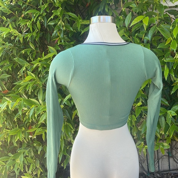 New! URBAN OUTFITTERS Top - Picture 3 of 7